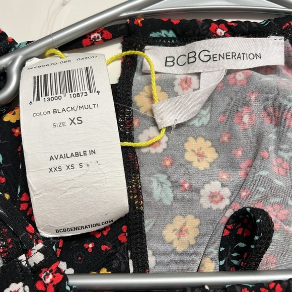 NWT BCBG Generation bodysuit (blouse) in adorable floral print. XS Not fitted - Picture 4 of 7